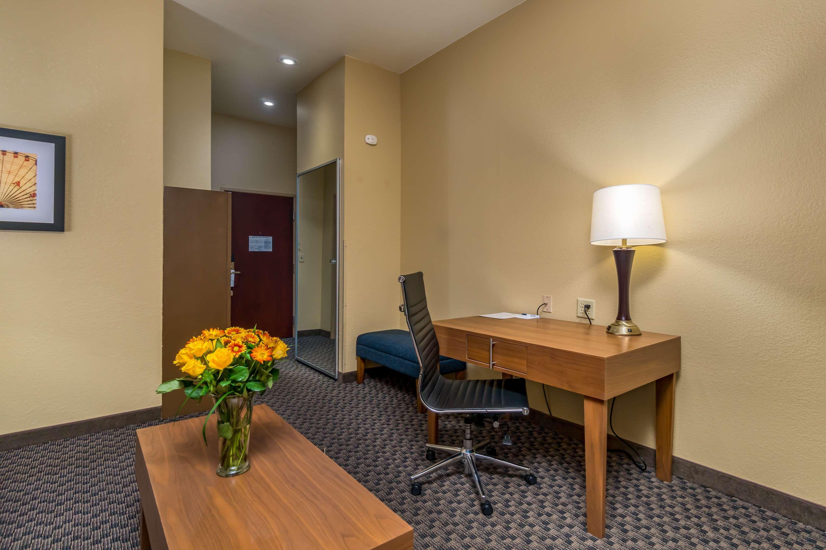 Best Western Plus Shamrock Inn & Suites Ngoại thất bức ảnh