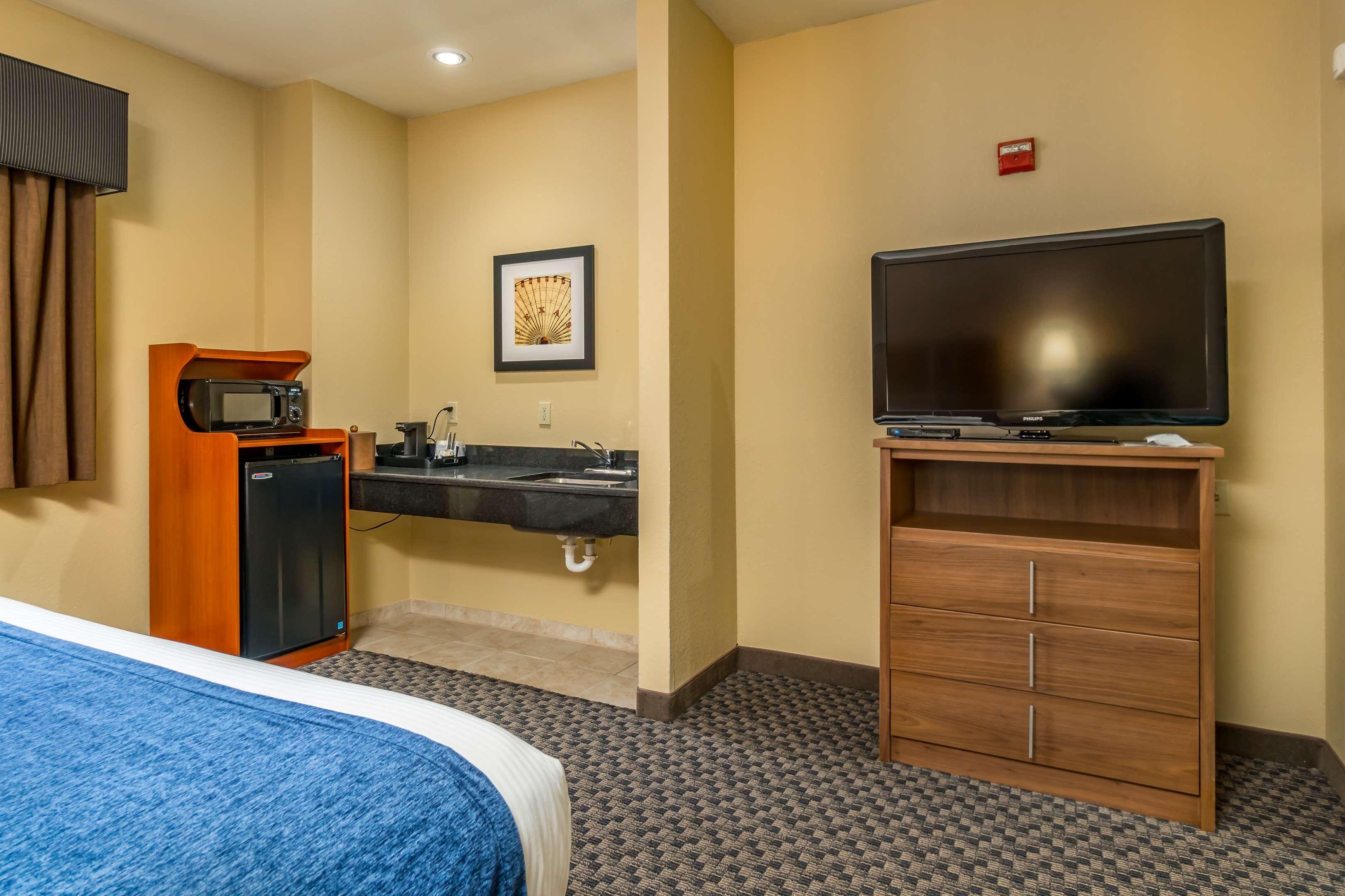 Best Western Plus Shamrock Inn & Suites Ngoại thất bức ảnh