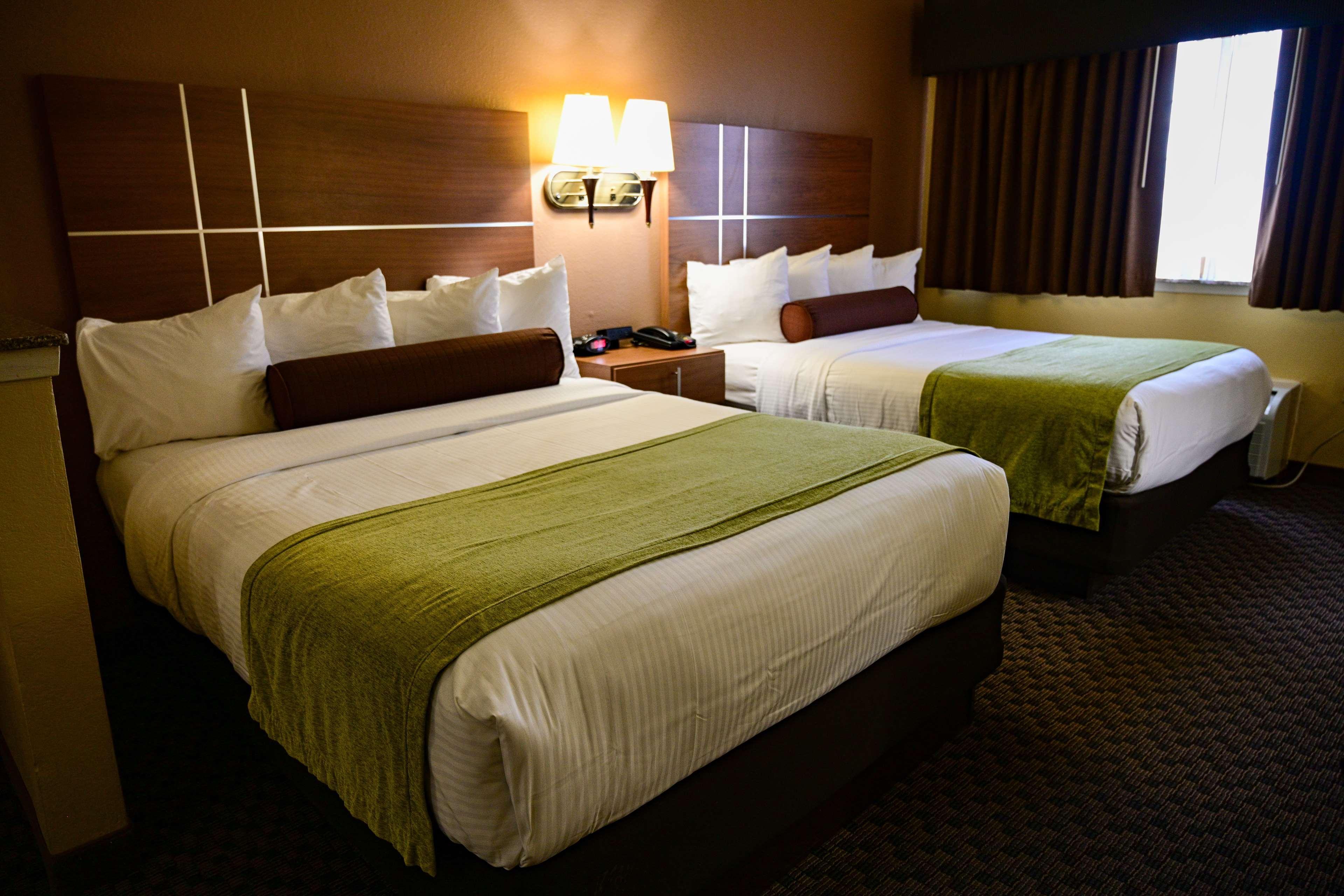 Best Western Plus Shamrock Inn & Suites Ngoại thất bức ảnh
