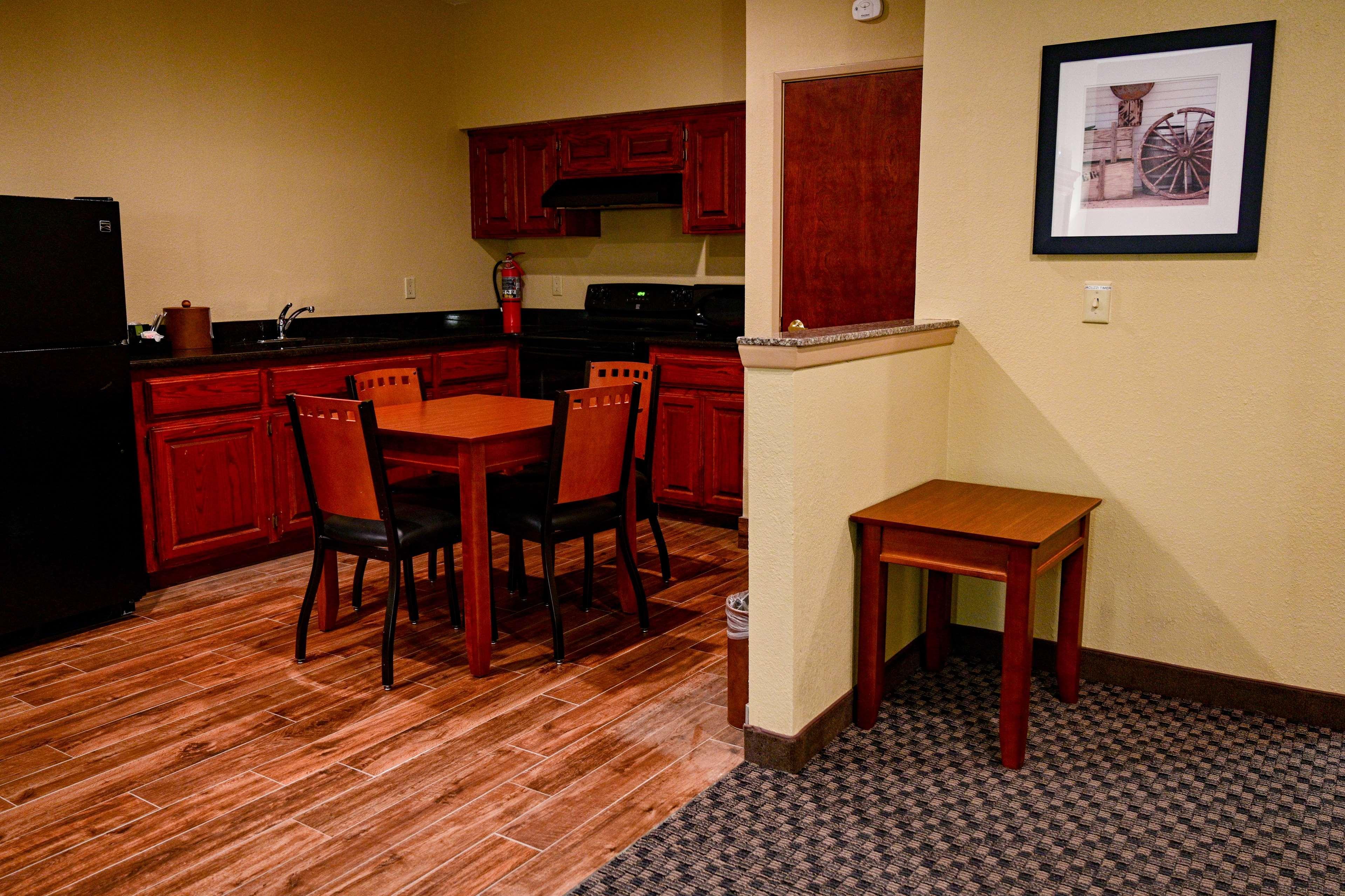 Best Western Plus Shamrock Inn & Suites Ngoại thất bức ảnh